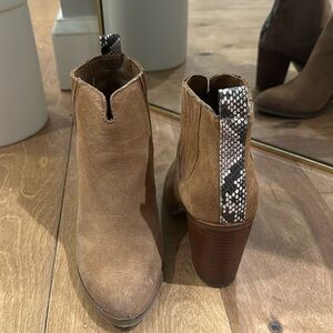 Dolce Vita Brown suede booties